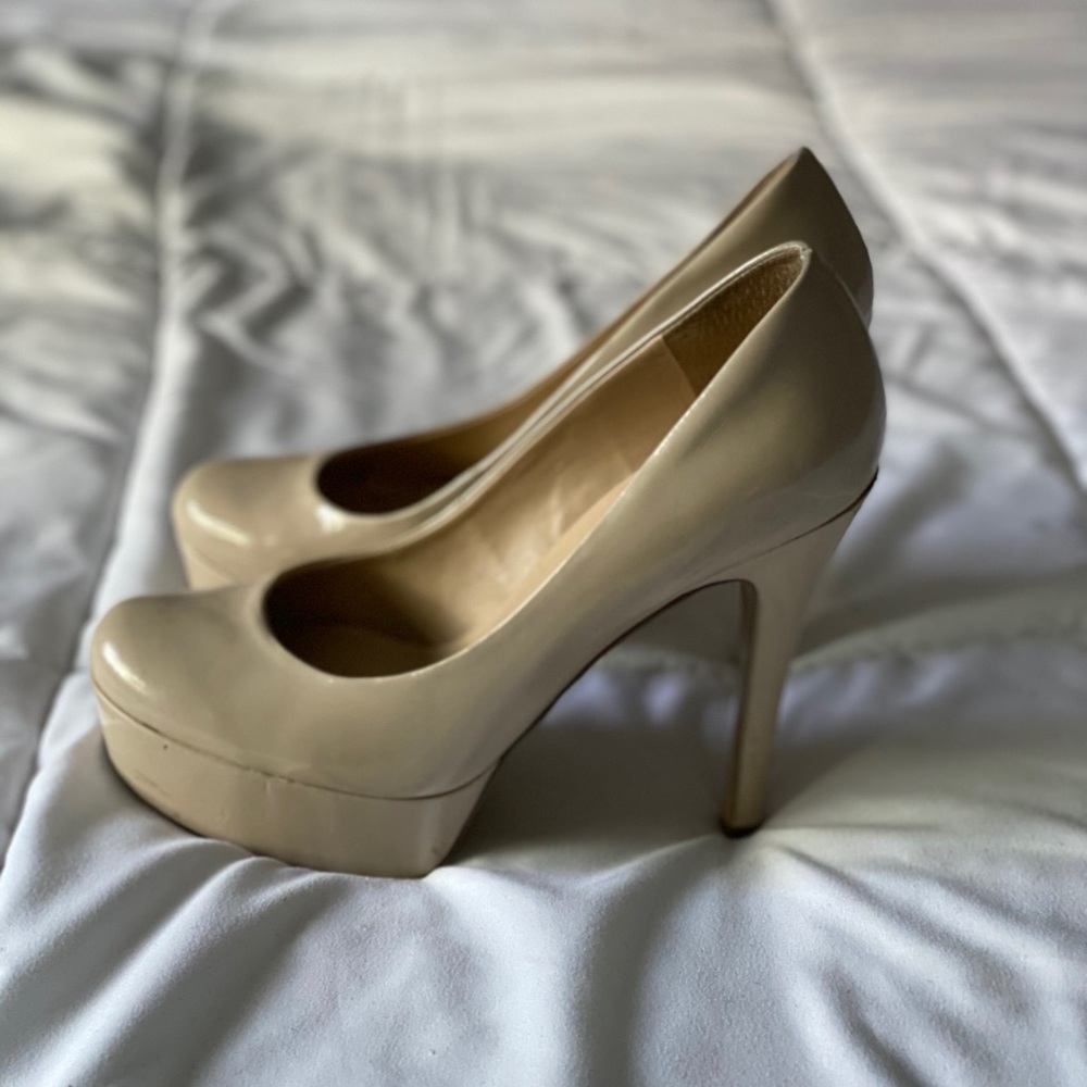Guess Beige Patent Heels Size 7
